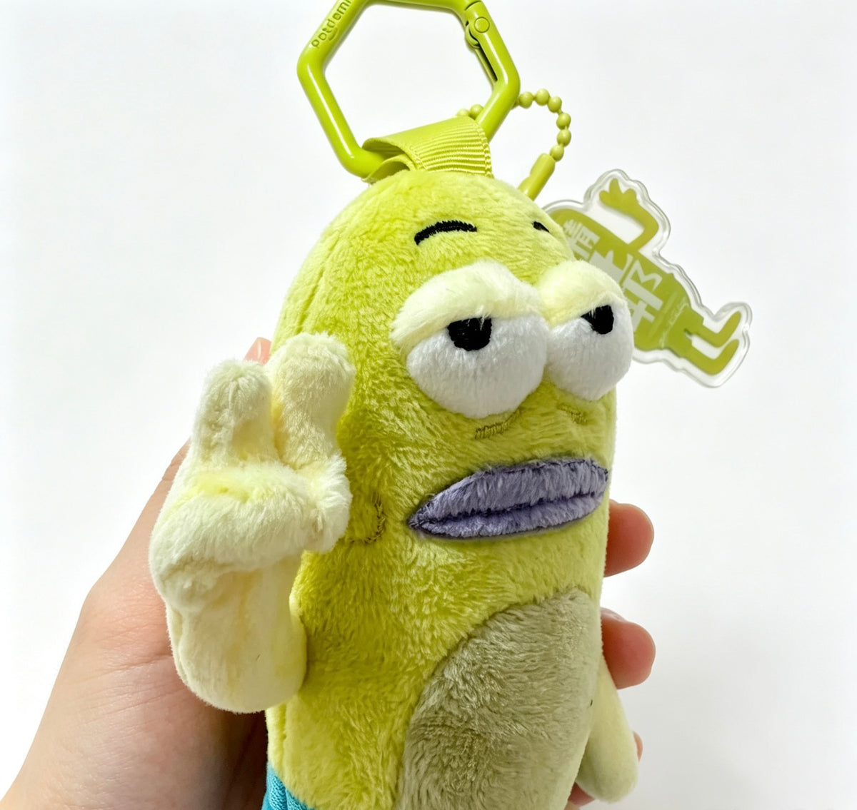 Deadpan Peace Sign Fish — Funny Meme Plush Doll Keychain ✌️🐟