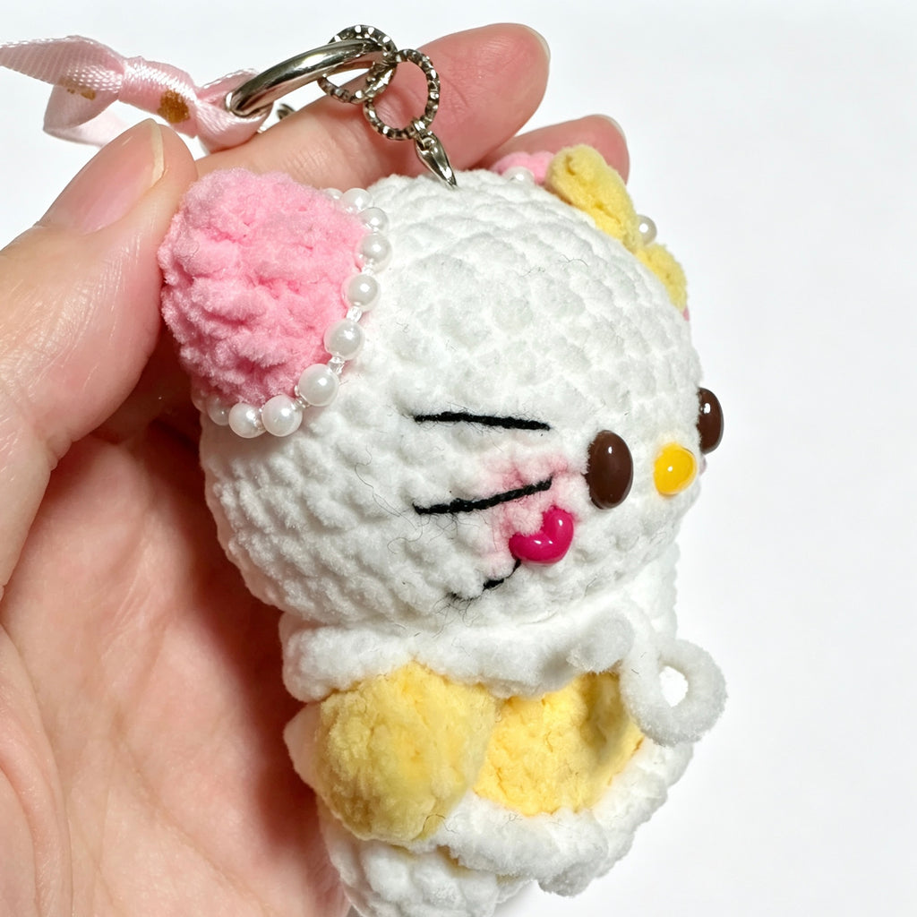 Sunny Yellow Kitty Charm — Pearly Beaded Kuromi Strap 🐱💛