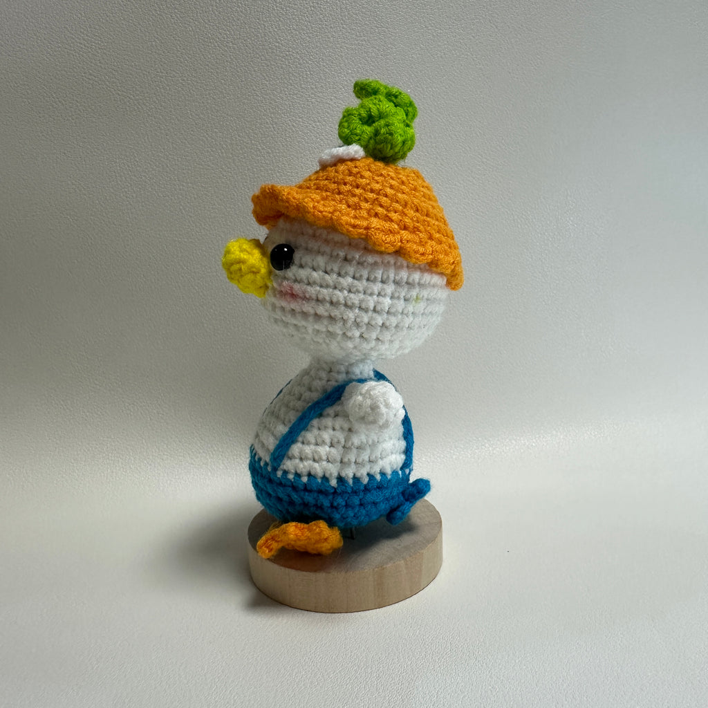 Handmade Crochet Duck Plush – Carrot Hat & Blue Overalls | 12cm×5cm Amigurumi