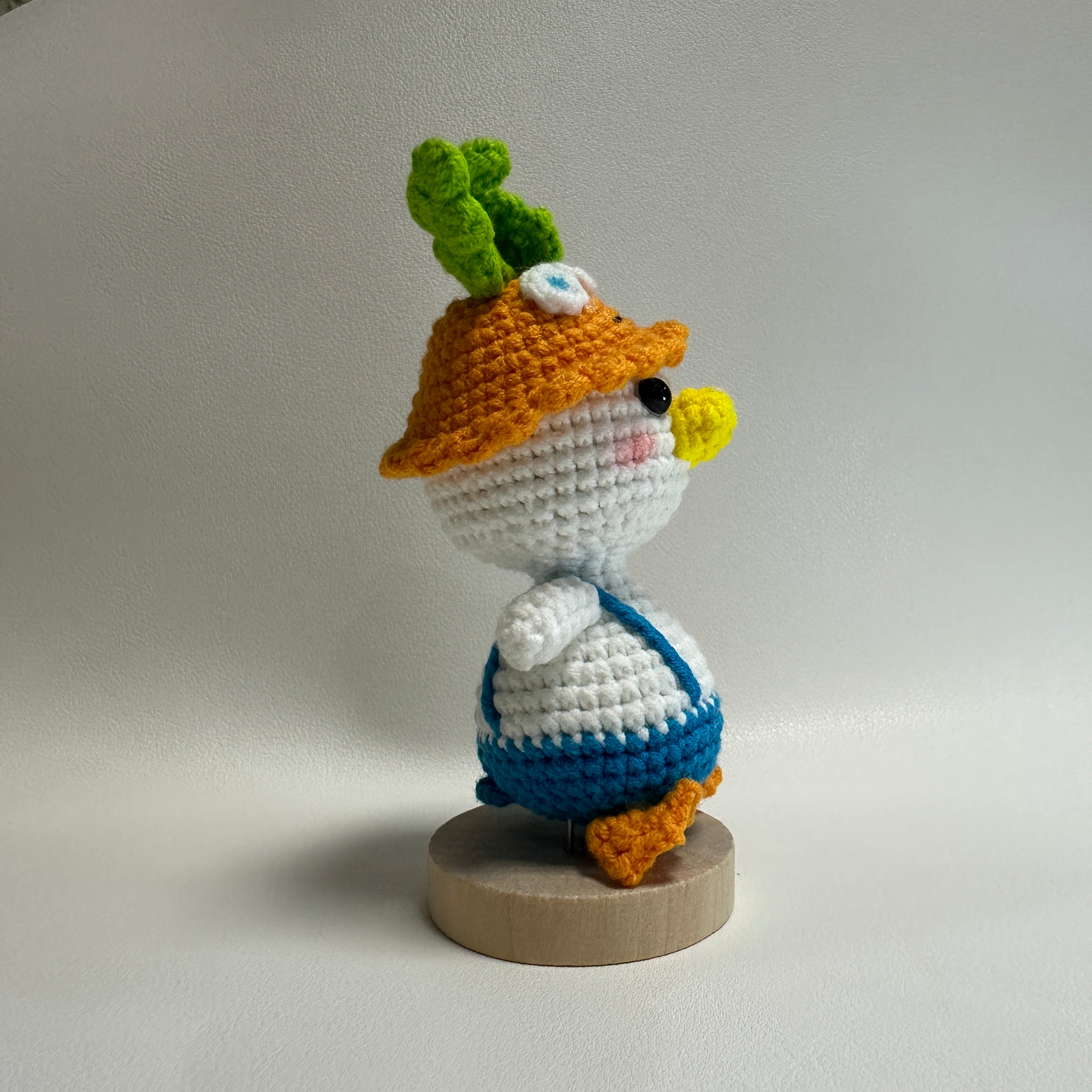 Handmade Crochet Duck Plush – Carrot Hat & Blue Overalls | 12cm×5cm Amigurumi