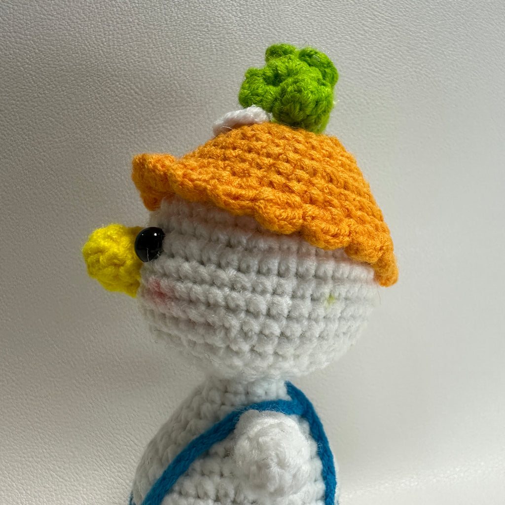 Handmade Crochet Duck Plush – Carrot Hat & Blue Overalls | 12cm×5cm Amigurumi