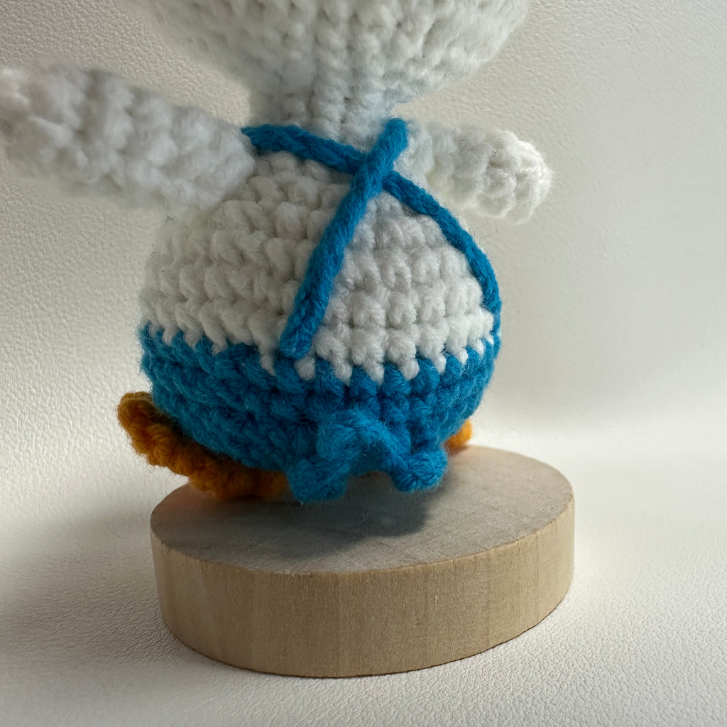 Handmade Crochet Duck Plush – Carrot Hat & Blue Overalls | 12cm×5cm Amigurumi