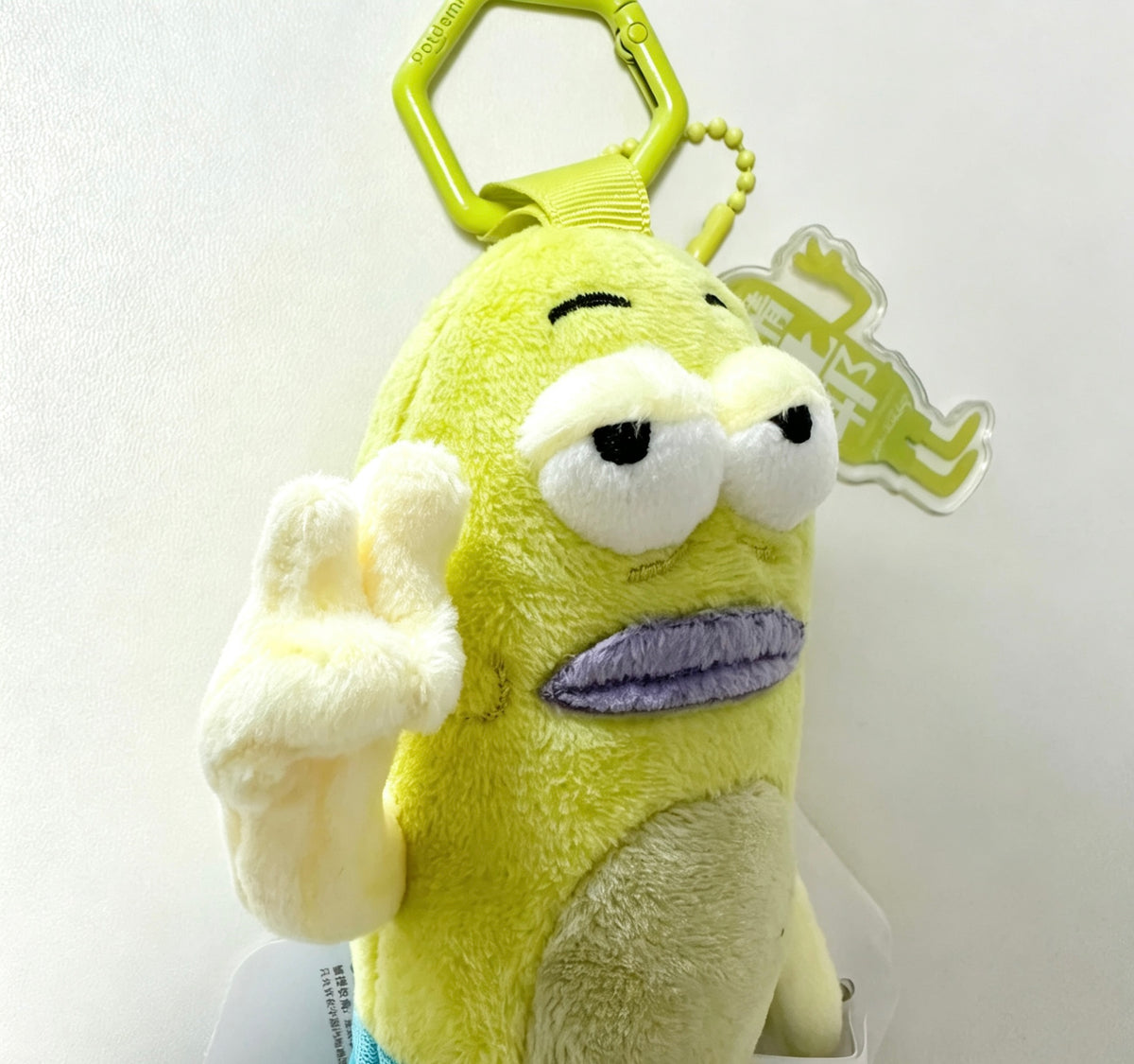 Deadpan Peace Sign Fish — Funny Meme Plush Doll Keychain ✌️🐟
