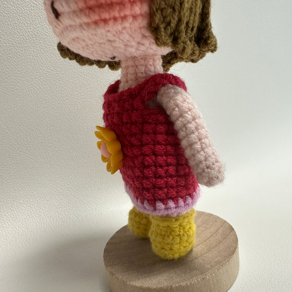 Handmade Crochet Pig Girl Doll – Removable Yellow Fish Hat | 12cm Amigurumi