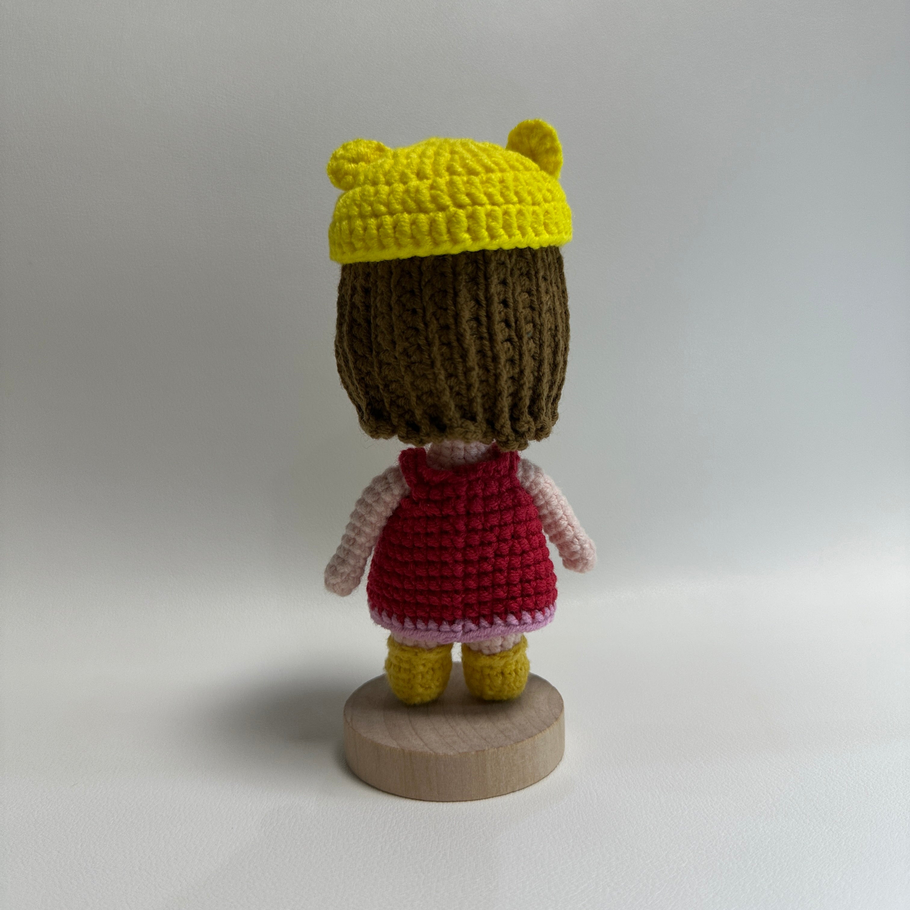Handmade Crochet Pig Girl Doll – Removable Yellow Fish Hat | 12cm Amigurumi
